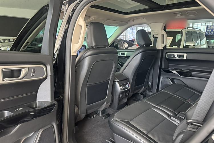 Used Ford Explorer 2020 EcoBoost 285 4x4 Trend Edition 7-Seater Interior 4