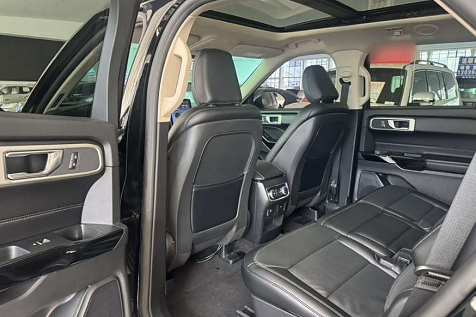 Used Ford Explorer 2020 EcoBoost 285 4x4 Trend Edition 7-Seater Interior 4