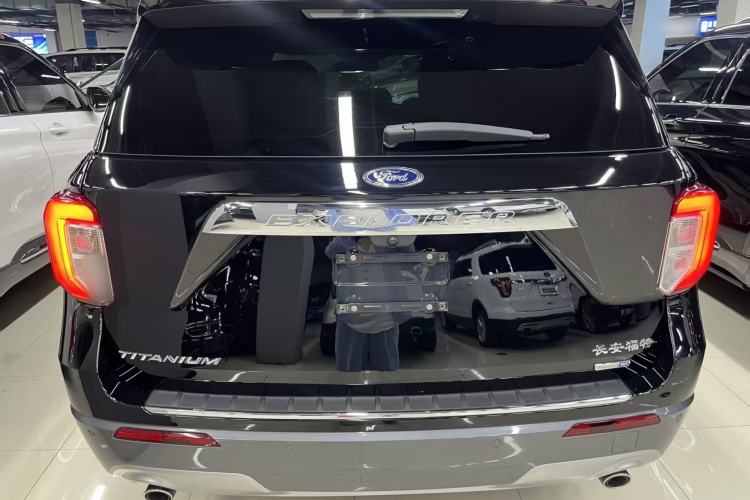 Used Ford Explorer 2020 EcoBoost 285 4x4 Titanium Edition 7-Seater Interior 4