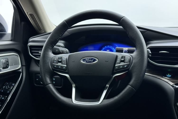 Used Ford Explorer 2020 EcoBoost 285 4x4 Titanium Edition 6 Seats Interior 4