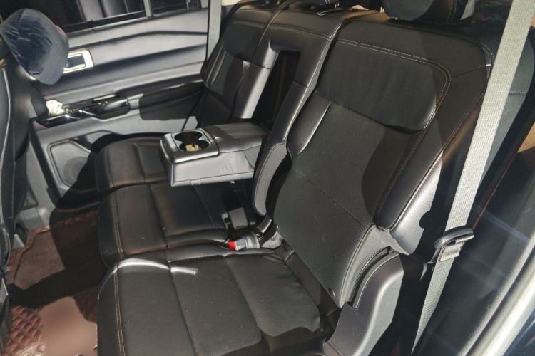 Used Ford Explorer 2020 EcoBoost 285 4x4 Titanium Edition 7-Seater Interior 4