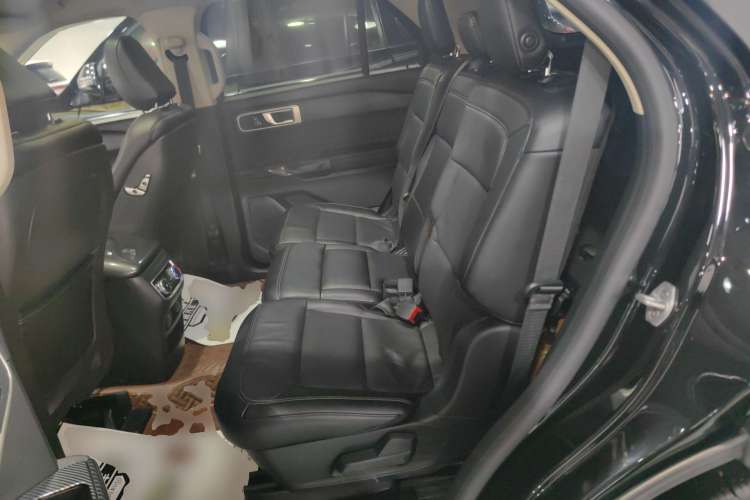 Used Ford Explorer 2020 EcoBoost 285 Rear-Drive Trend Edition 7-Seater Interior 4