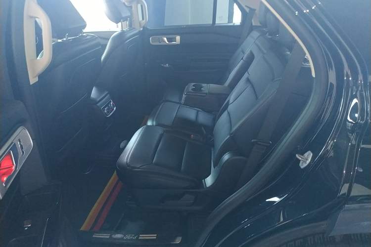 Used Ford Explorer 2020 EcoBoost 285 4x4 Titanium Edition 7-Seater Interior 4
