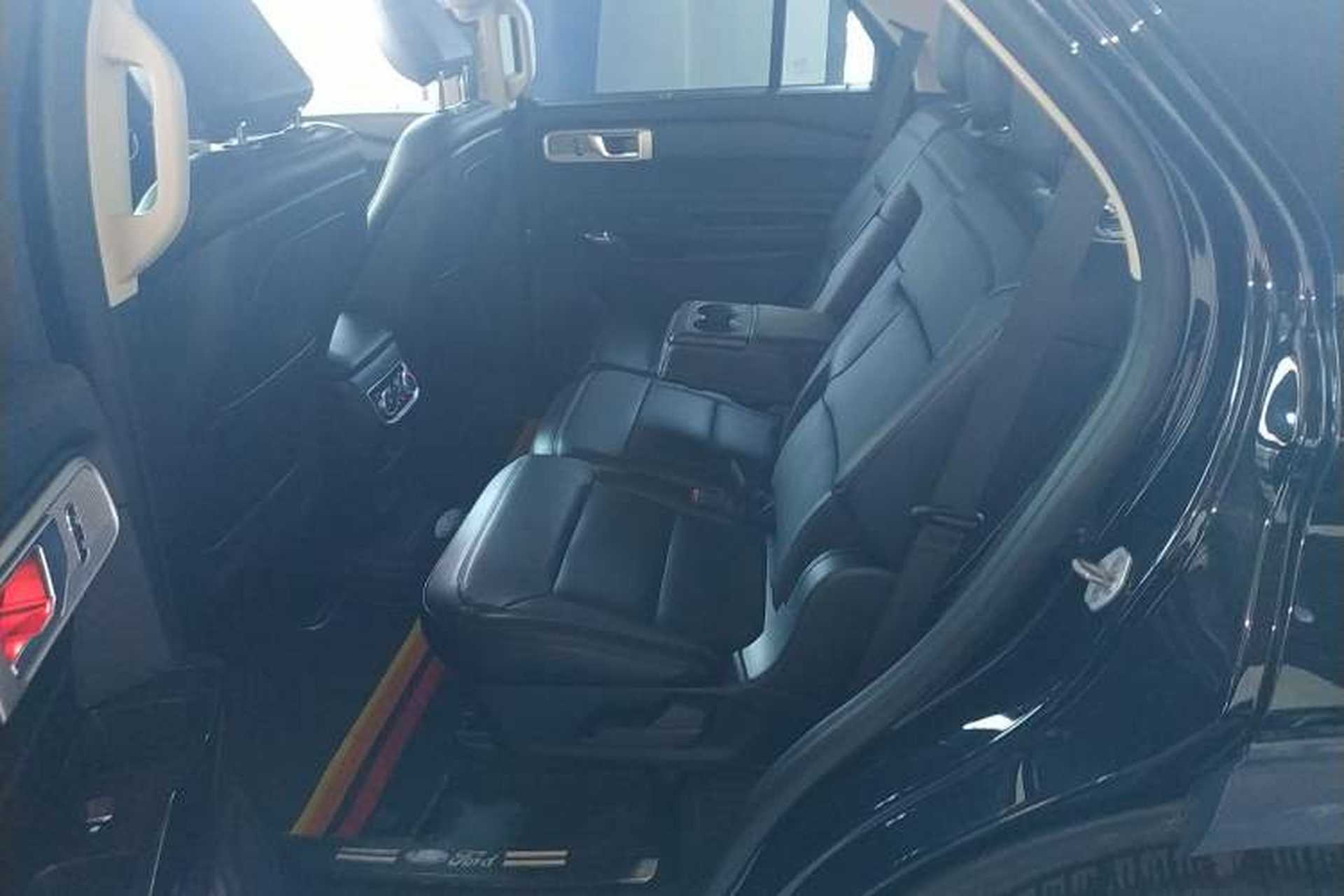 Used Ford Explorer 2020 EcoBoost 285 4x4 Titanium Edition 7-Seater Interior 4