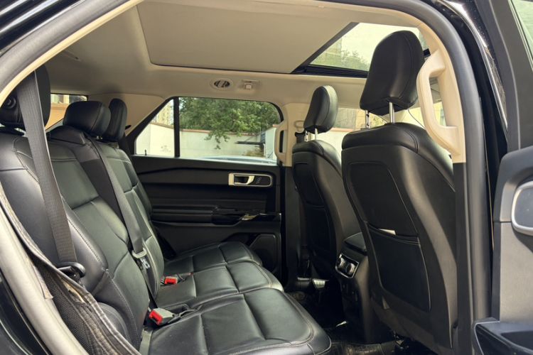 Used Ford Explorer 2020 EcoBoost 285 Rear-Drive Trend Edition 7-Seater Interior 5