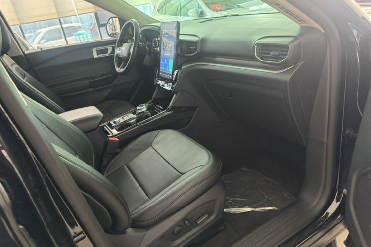Used Ford Explorer 2020 EcoBoost 285 4x4 Trend Edition 7-Seater Interior 6