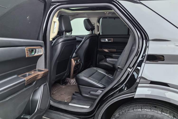 Used Ford Explorer 2020 EcoBoost 285 4x4 Titanium Edition 6 Seats Interior 6