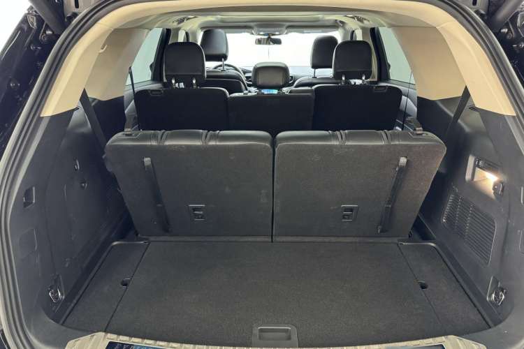 Used Ford Explorer 2020 EcoBoost 285 Rear-Drive Trend Edition 7-Seater Interior 6