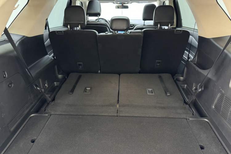 Used Ford Explorer 2020 EcoBoost 285 Rear-Drive Trend Edition 7-Seater Interior 7