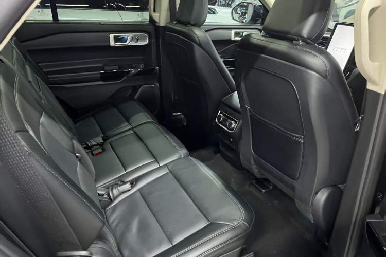 Used Ford Explorer 2020 EcoBoost 285 4x4 Titanium Edition 7-Seater Interior 7