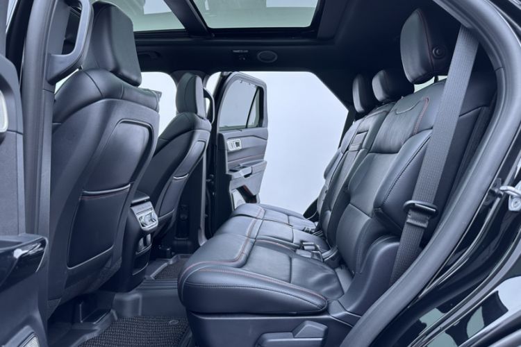Used Ford Explorer 2020 EcoBoost 285 Four-Wheel Drive Sport Edition ST-LINE 7-Seater Interior 7