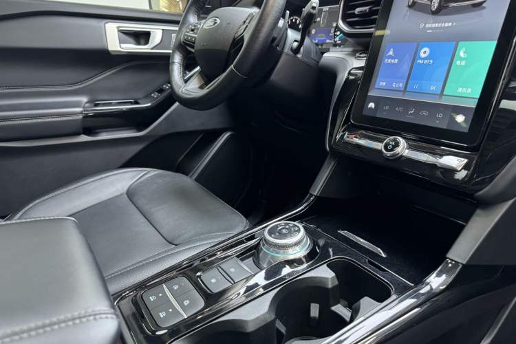 Used Ford Explorer 2020 EcoBoost 285 Rear-Drive Trend Edition 7-Seater Interior 8
