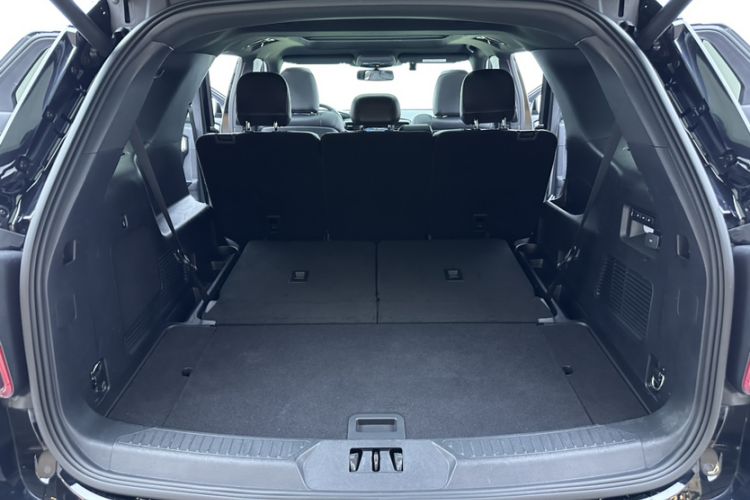 Used Ford Explorer 2020 EcoBoost 285 Four-Wheel Drive Sport Edition ST-LINE 7-Seater Interior 8