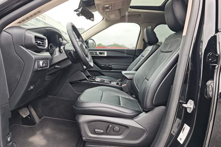 Used Ford Explorer 2020 EcoBoost 285 Rear-Drive Trend Edition 7-Seater Interior 9