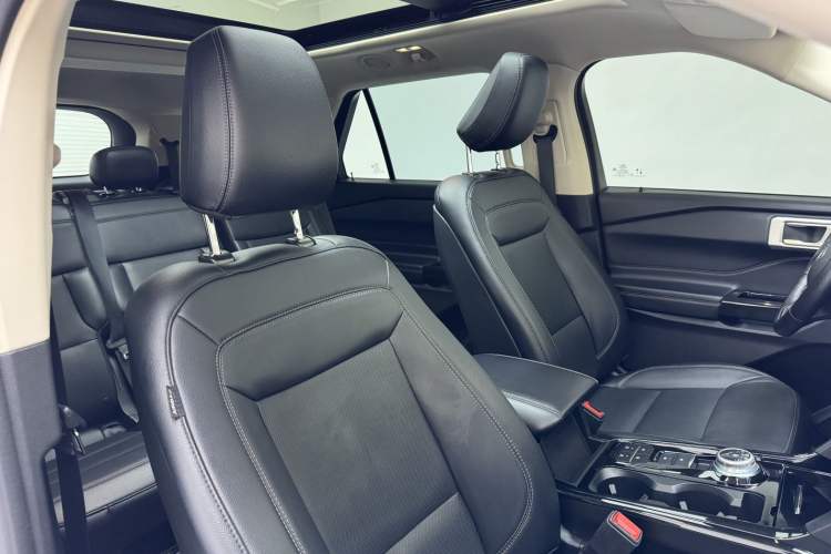 Used Ford Explorer 2020 EcoBoost 285 Rear-Drive Trend Edition 7-Seater Interior 9