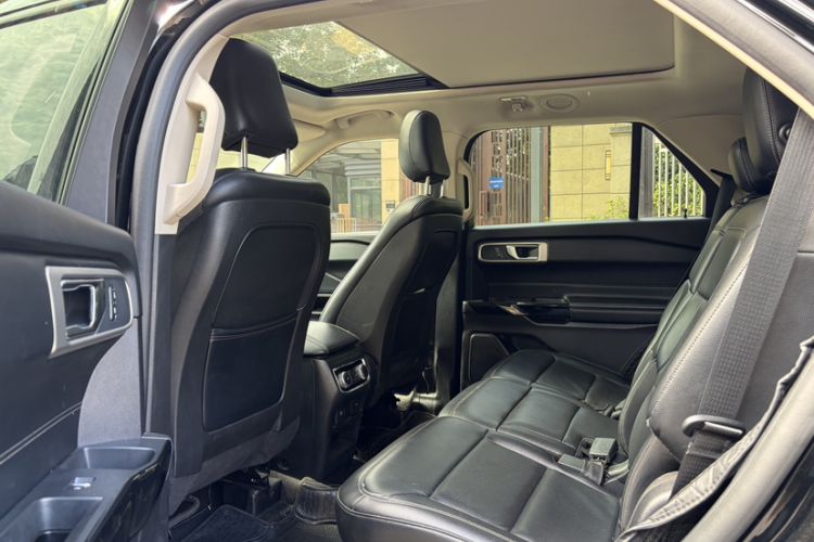 Used Ford Explorer 2020 EcoBoost 285 Rear-Drive Trend Edition 7-Seater Interior 9