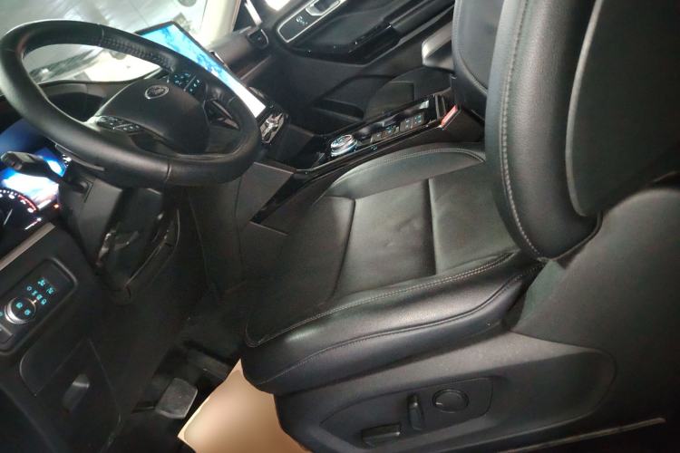 Used Ford Explorer 2020 EcoBoost 285 Rear-Drive Trend Edition 7-Seater Left Front Seat