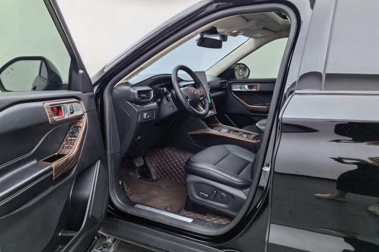 Used Ford Explorer 2020 EcoBoost 285 4x4 Titanium Edition 6 Seats Left Front Seat
