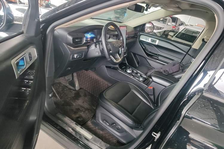 Used Ford Explorer 2020 EcoBoost 285 4x4 Titanium Edition 6 Seats Left Front Seat