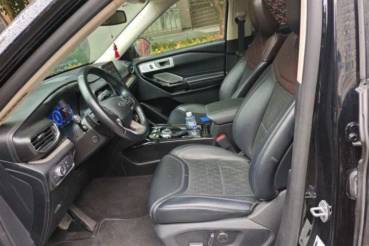 Used Ford Explorer 2020 EcoBoost 285 4x4 Platinum Edition 7-Seater Left Front Seat