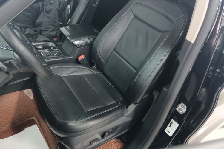 Used Ford Explorer 2020 EcoBoost 285 Rear-Drive Trend Edition 7-Seater Left Front Seat