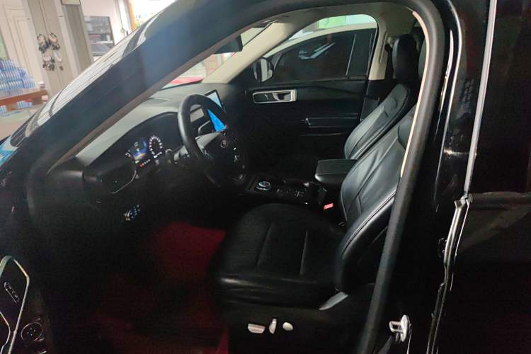 Used Ford Explorer 2020 EcoBoost 285 Rear-Drive Trend Edition 7-Seater Left Front Seat