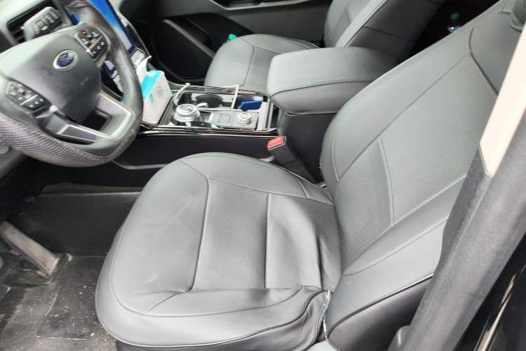 Used Ford Explorer 2020 EcoBoost 285 4x4 Titanium Edition 7-Seater Left Front Seat