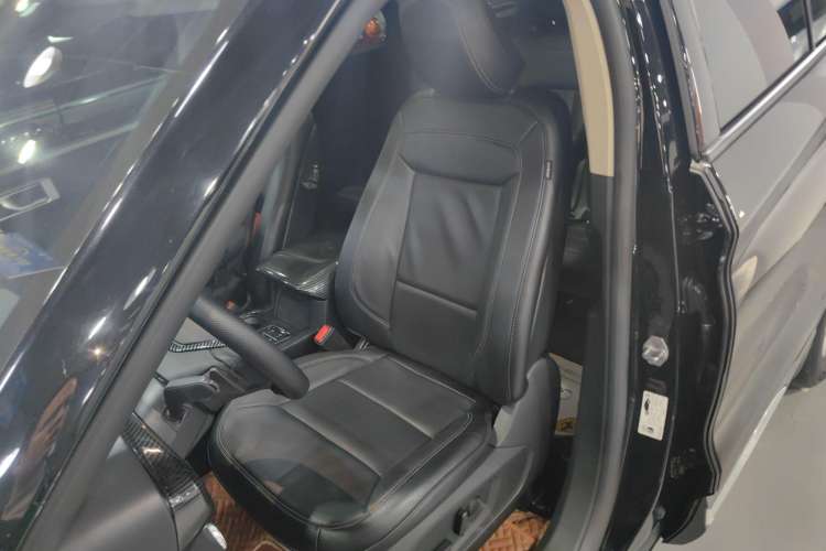 Used Ford Explorer 2020 EcoBoost 285 Rear-Drive Trend Edition 7-Seater Left Front Seat