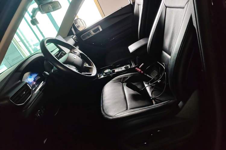 Used Ford Explorer 2020 EcoBoost 285 4x4 Titanium Edition 7-Seater Left Front Seat
