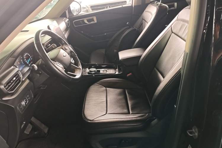 Used Ford Explorer 2020 EcoBoost 285 Rear-Drive Trend Edition 6 Seats Left Front Seat