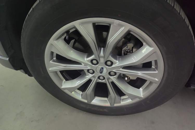 Used Ford Explorer 2020 EcoBoost 285 Rear-Drive Trend Edition 7-Seater Left Front Wheel Hub