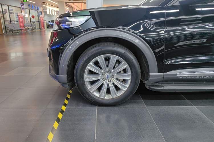 Used Ford Explorer 2020 EcoBoost 285 4x4 Titanium Edition 6 Seats Left Front Wheel Hub