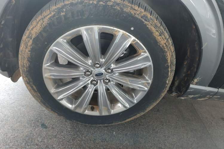 Used Ford Explorer 2020 EcoBoost 285 4x4 Titanium Edition 7-Seater Left Front Wheel Hub