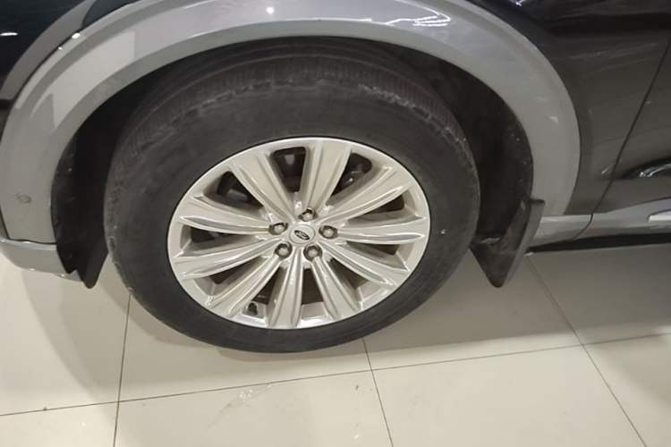 Used Ford Explorer 2020 EcoBoost 285 4x4 Titanium Edition 6 Seats Left Front Wheel Hub
