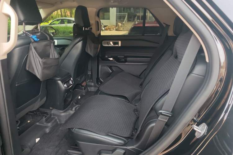 Used Ford Explorer 2020 EcoBoost 285 4x4 Titanium Edition 7-Seater Left Rear Seat