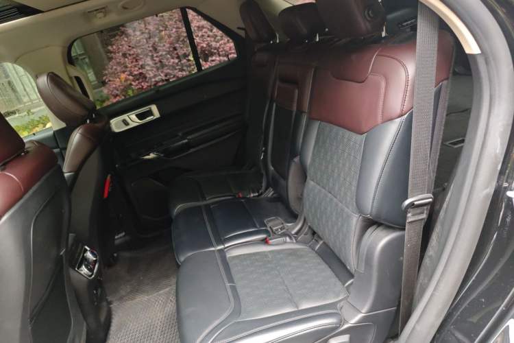 Used Ford Explorer 2020 EcoBoost 285 4x4 Platinum Edition 7-Seater Left Rear Seat
