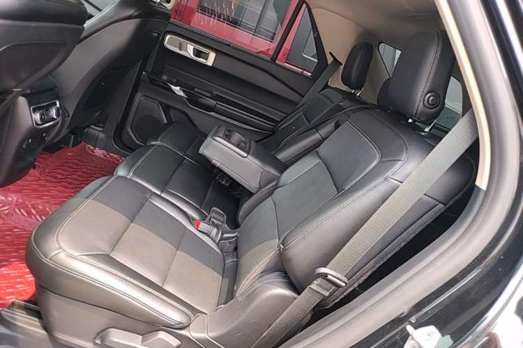 Used Ford Explorer 2020 EcoBoost 285 4x4 Titanium Edition 7-Seater Left Rear Seat