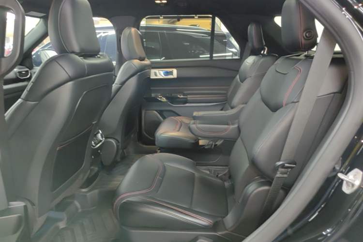 Used Ford Explorer 2020 EcoBoost 285 4x4 Sport Edition ST-LINE 6-Seater Left Rear Seat