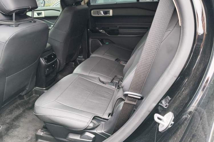 Used Ford Explorer 2020 EcoBoost 285 4x4 Titanium Edition 7-Seater Left Rear Seat