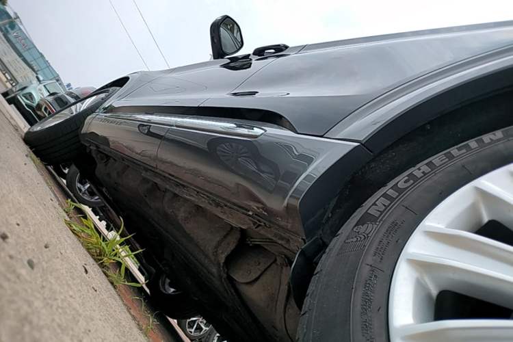 Used Ford Explorer 2020 EcoBoost 285 4x4 Titanium Edition 7-Seater Left Side Sill