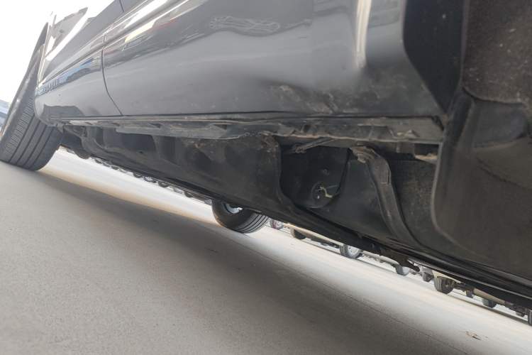 Used Ford Explorer 2020 EcoBoost 285 4x4 Trend Edition 7-Seater Left Side Sill