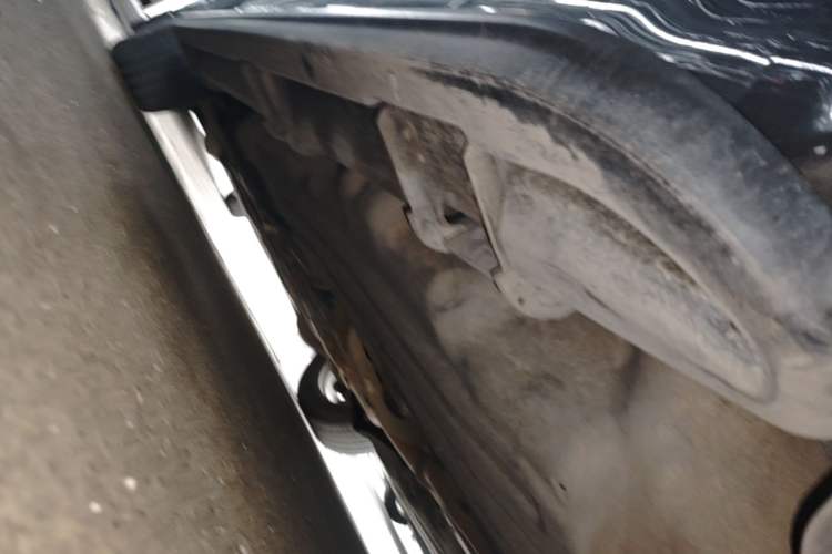 Used Ford Explorer 2020 EcoBoost 285 Rear-Drive Trend Edition 6 Seats Left Side Sill