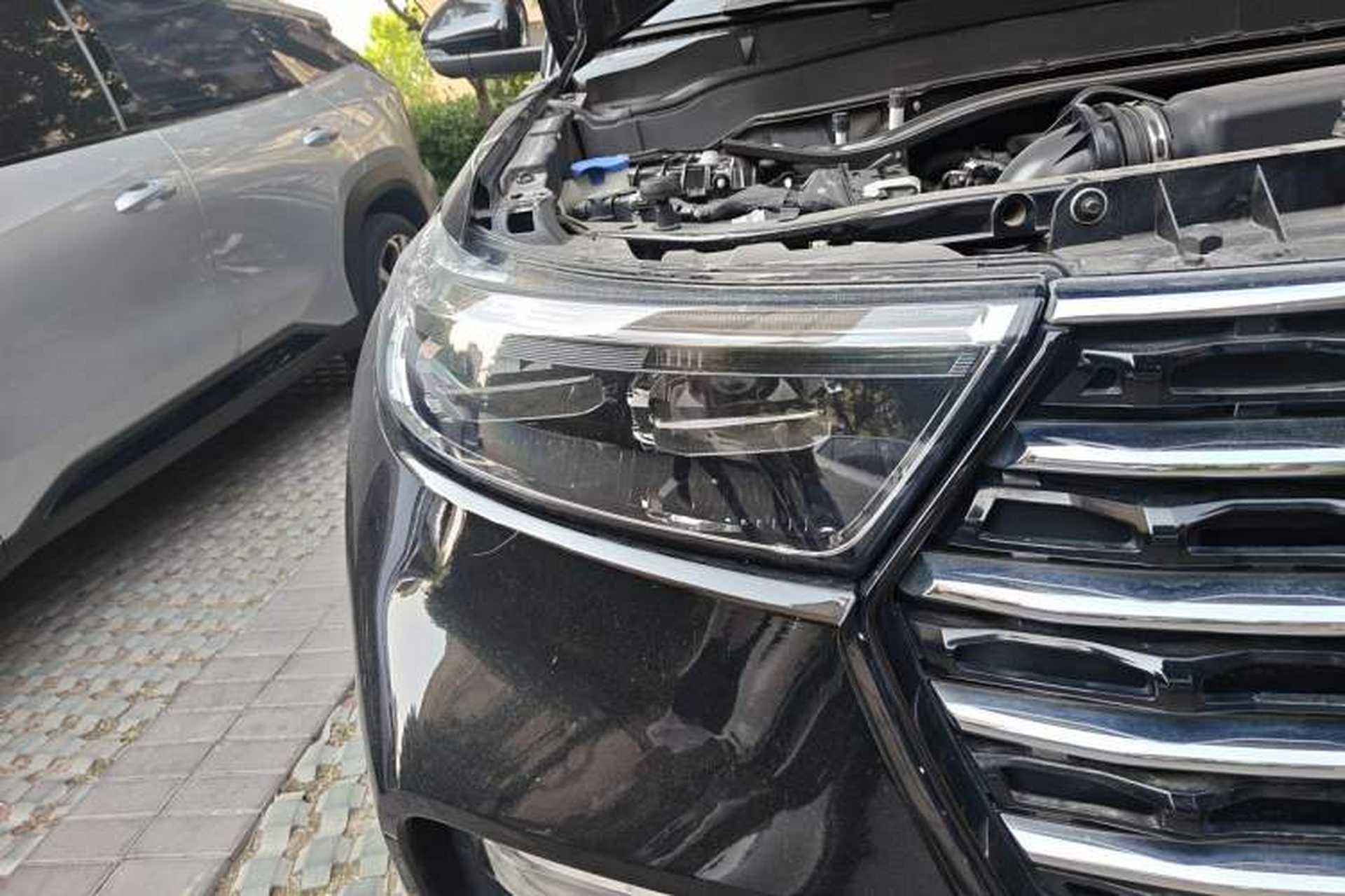 Used Ford Explorer 2020 EcoBoost 285 4x4 Trend Edition 7-Seater Right Front Headlight