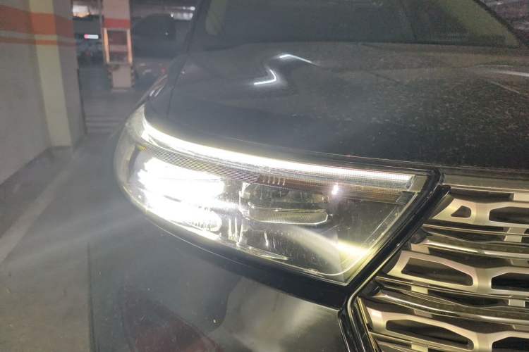 Used Ford Explorer 2020 EcoBoost 285 4x4 Titanium Edition 7-Seater Right Front Headlight