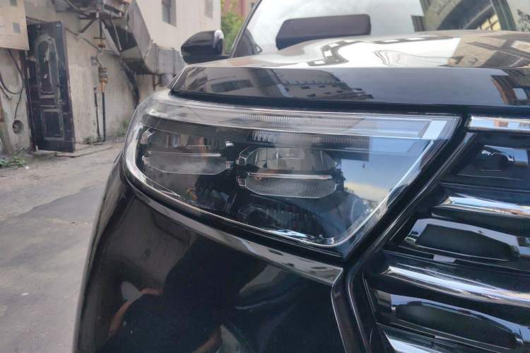 Used Ford Explorer 2020 EcoBoost 285 Four-Wheel Drive Trend Edition 6 Seats Right Front Headlight