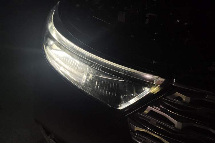 Used Ford Explorer 2020 EcoBoost 285 4x4 Titanium Edition 7-Seater Right Front Headlight
