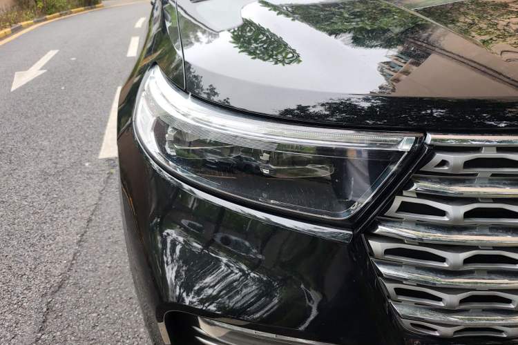 Used Ford Explorer 2020 EcoBoost 285 4x4 Titanium Edition 7-Seater Right Front Headlight