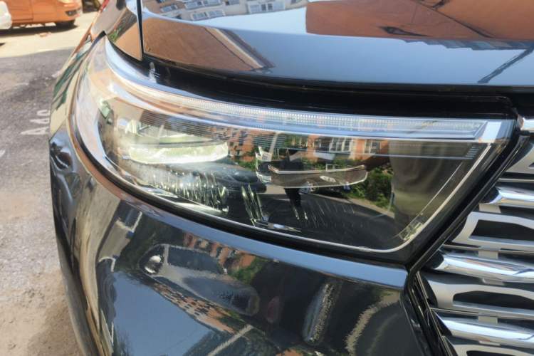 Used Ford Explorer 2020 EcoBoost 285 4x4 Titanium Edition 7-Seater Right Front Headlight