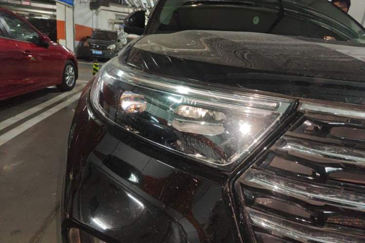 Used Ford Explorer 2020 EcoBoost 285 Rear-Drive Trend Edition 7-Seater Right Front Headlight