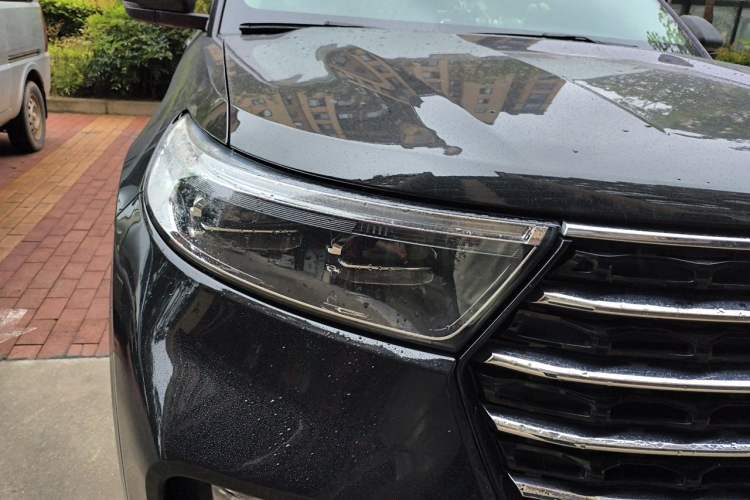Used Ford Explorer 2020 EcoBoost 285 Rear-Drive Trend Edition 7-Seater Right Front Headlight
